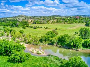 989 Mesa Rd, Fredericksburg, TX 78624