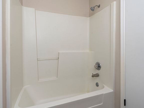 5th image of 450 Cedar Ave APT 6