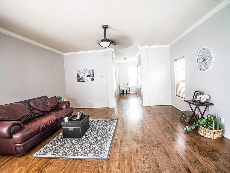 548 W 27th St — Photo 16