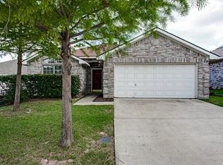 212 Iris Ln, Cedar Hill, TX 75104