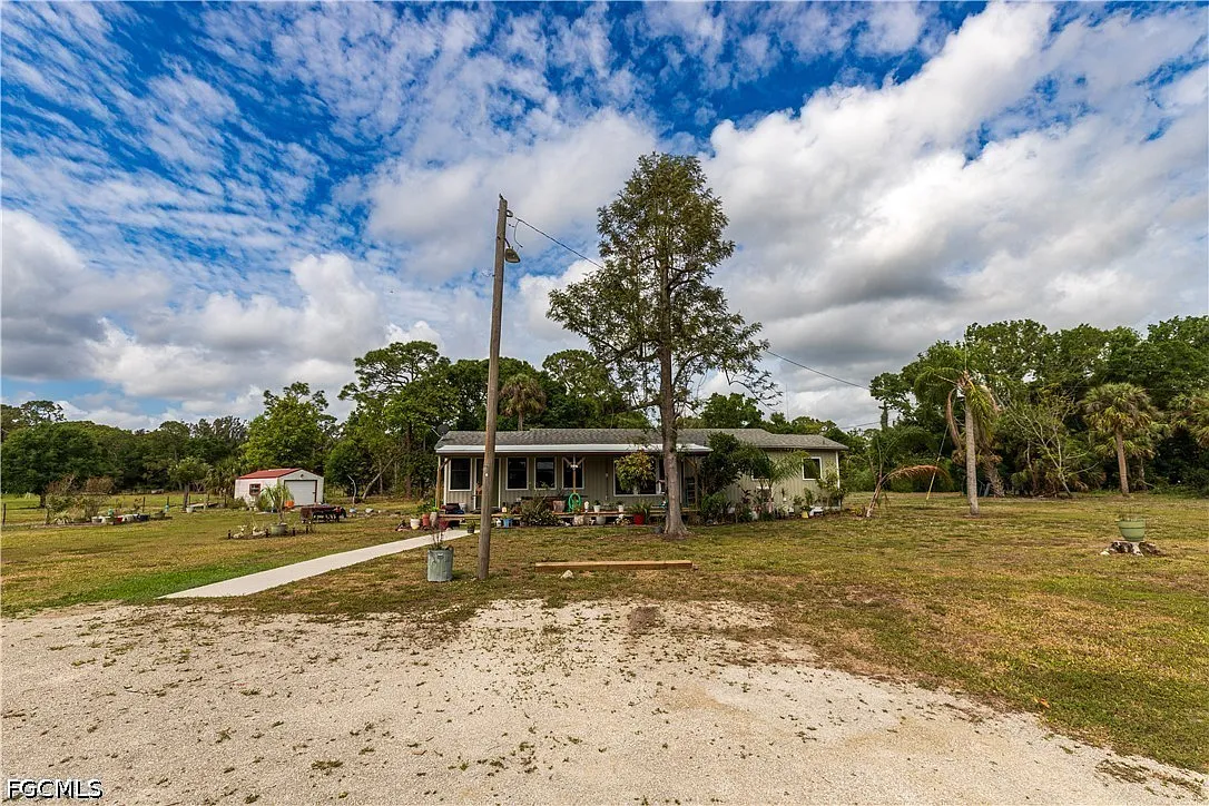 3 bed, 2.0 bath, 1960 sqft, $2,000 — Photo 2