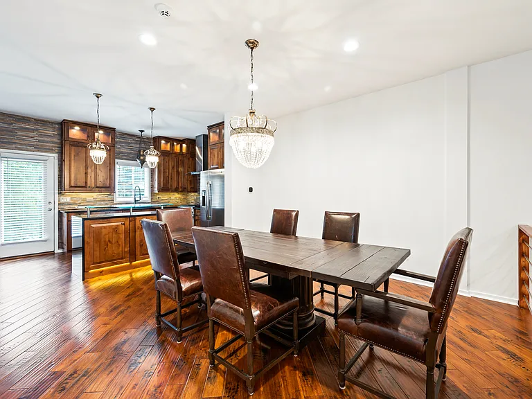 2257 W Saint Paul Ave — Photo 3
