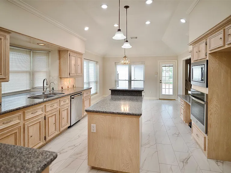 1839 Lake Winds Dr — Photo 11