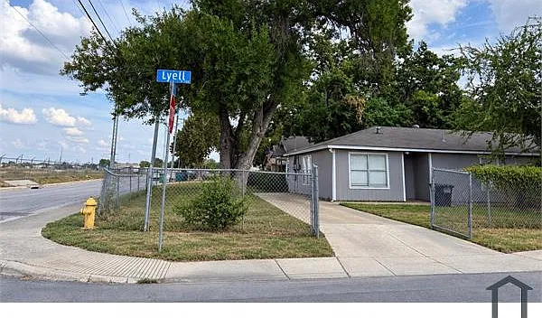 3 bed, $1,390 — Photo 2