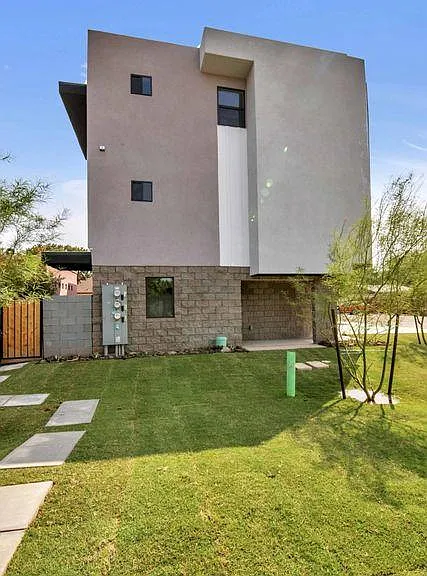 524 W Brown St — Photo 22