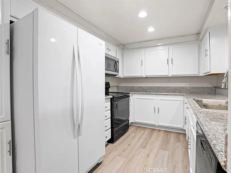 76 Country Mile Rd — Photo 2