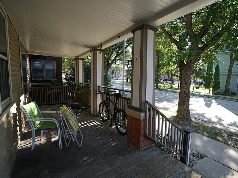 316 W Wilson St — Photo 2