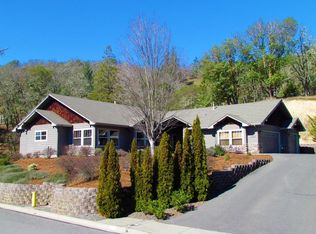 1858 NE View Dr, Grants Pass, OR 97526