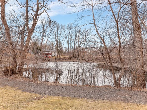 22 River Woods Ln, Burnsville, MN 55337