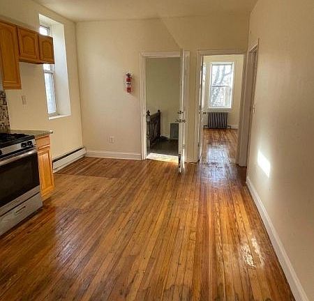3rd image of 132 Telford St #2
