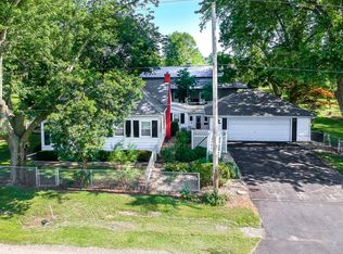 105 W C St, Delavan, IL 61734