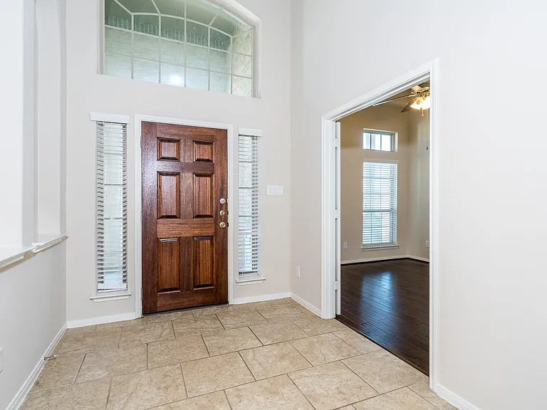 22918 Caverly Ln — Photo 3
