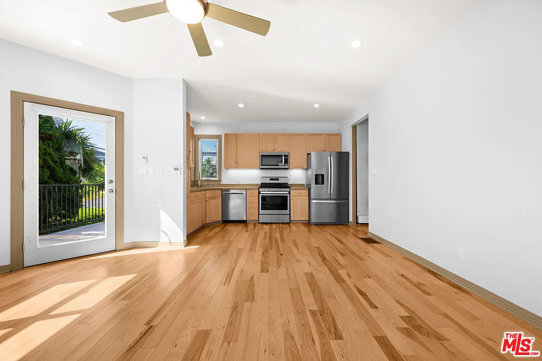 1 bed, 1.0 bath, $3,300 — Photo 3