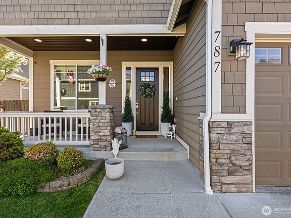 3rd image of 787 NW Dresden Court
