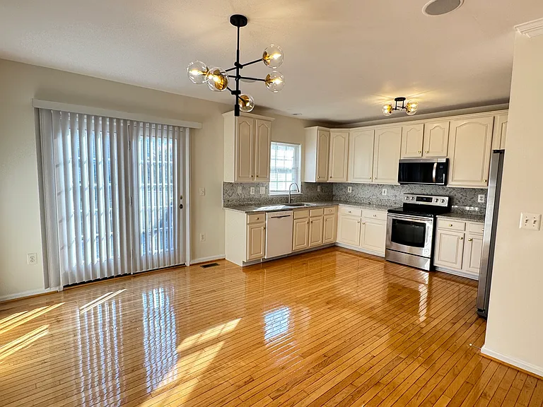 9611 Normanton Way — Photo 15