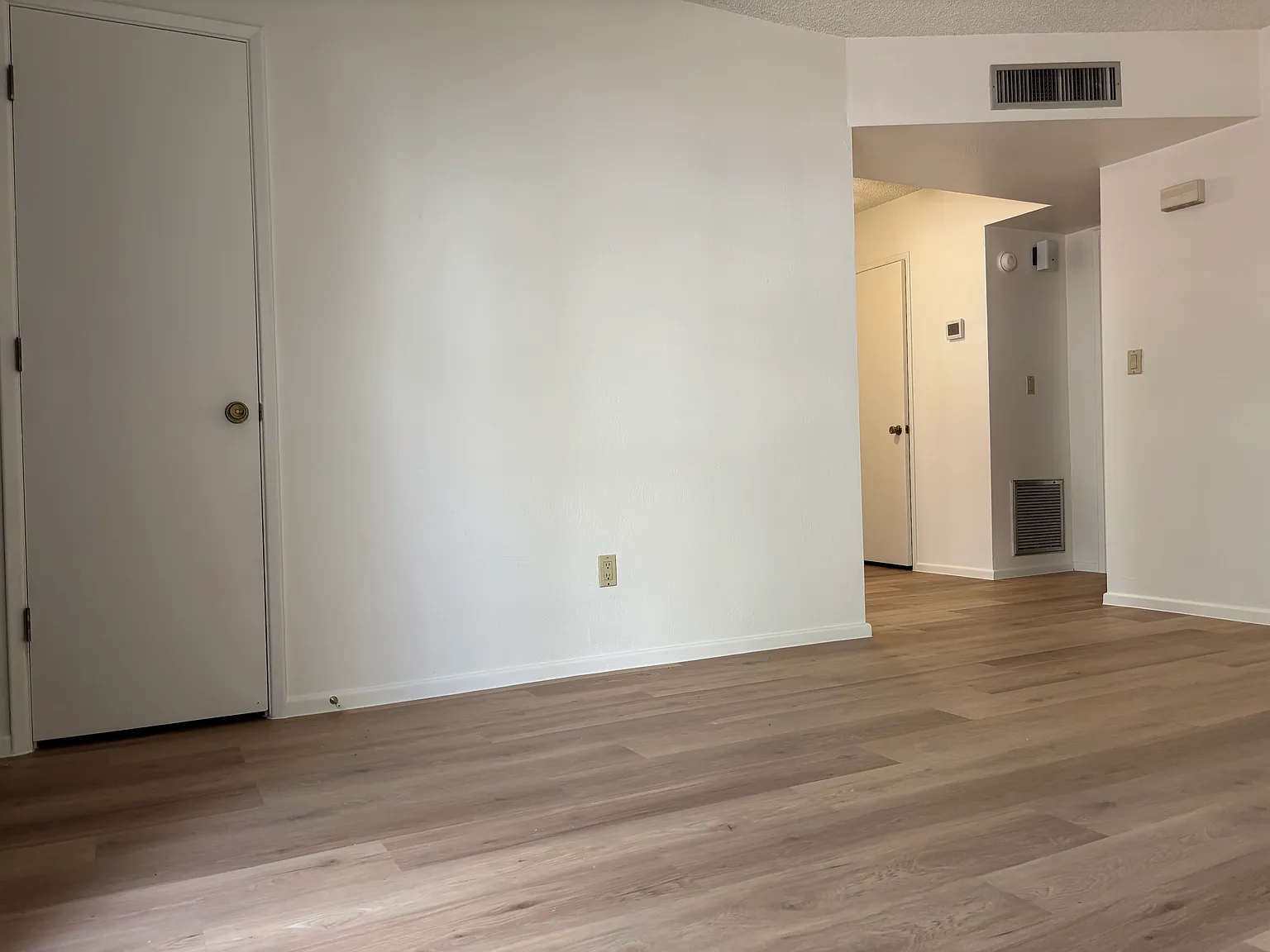 1 bed, 600 sqft, $900 — Photo 3