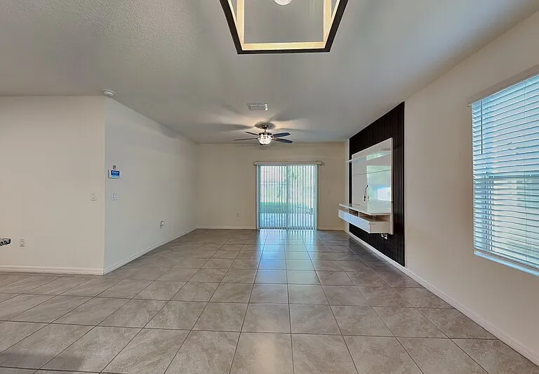 230 Meghan Cir — Photo 8