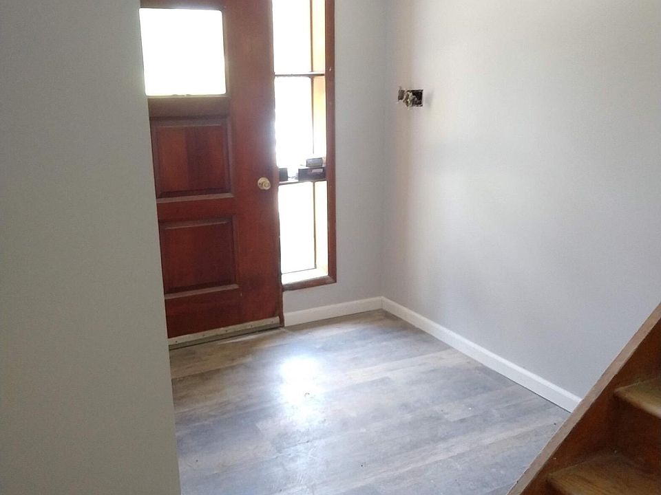 1st image of 225 Sunset Dr