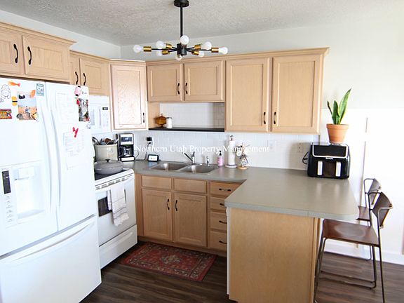 3 Kitchen_08092022