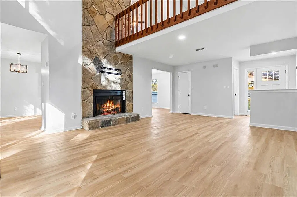 3 bed, 2.5 bath, 2683 sqft, $2,250 — Photo 3