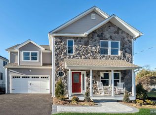 6 Hines Ave, Mahwah, NJ 07430