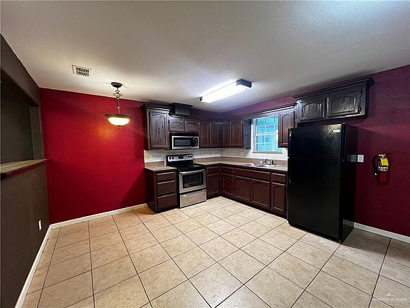 3rd image of 906 Gonzalez Dr