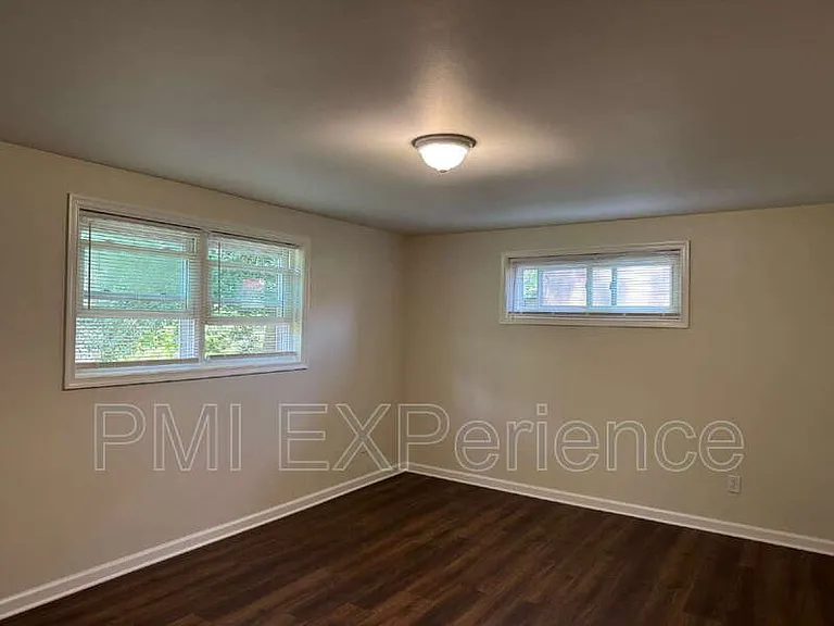6405 Roberts Dr — Photo 17