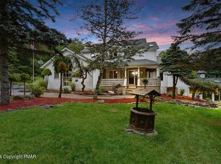 210 Oak Ct, Dingmans Ferry, PA 18328