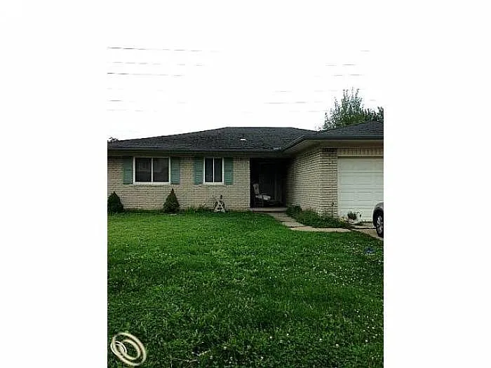 27544 Sutherland Dr photo 1