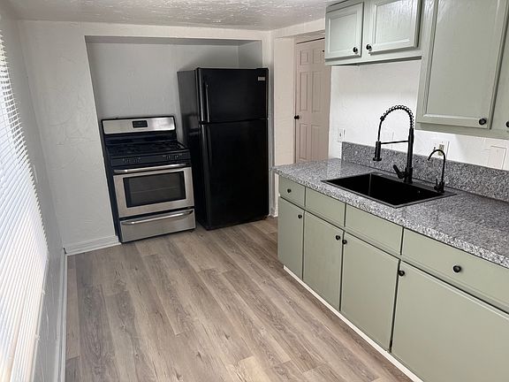2nd image of 511 Brown St