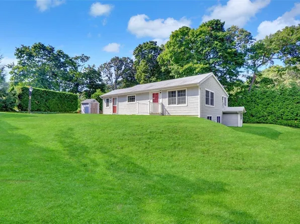 185 N Country Road, Port Jefferson, NY 11777