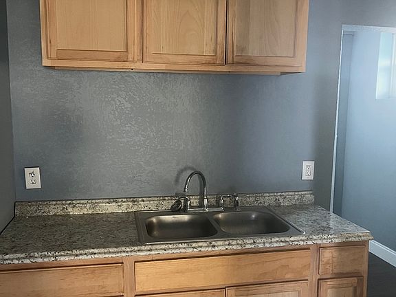 5th image of 1405 Windle St