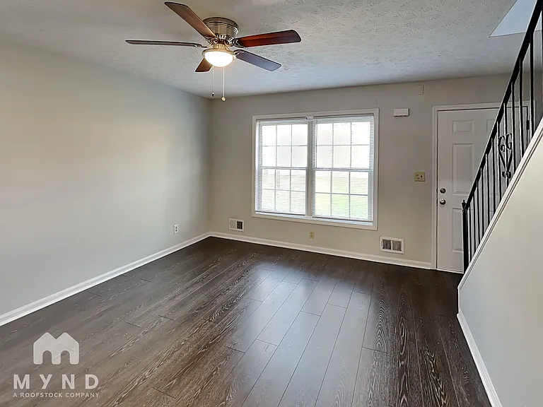 808 E Spring St #4 — Photo 3