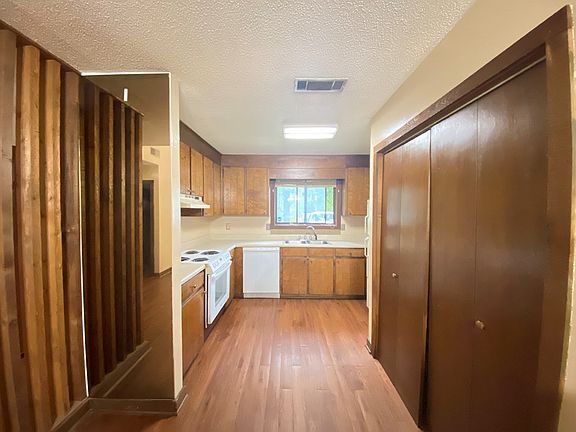 3rd image of 219 Rock Knoll Dr