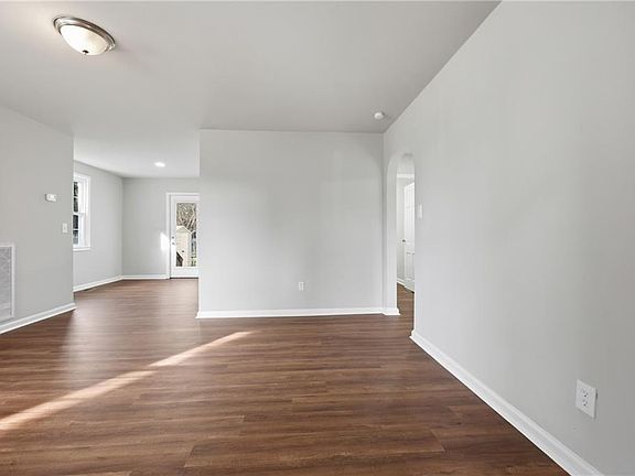 5th image of 1822 Croyden Rd