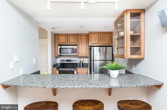 1 bed, 782 sqft, $2,200 — Photo 3