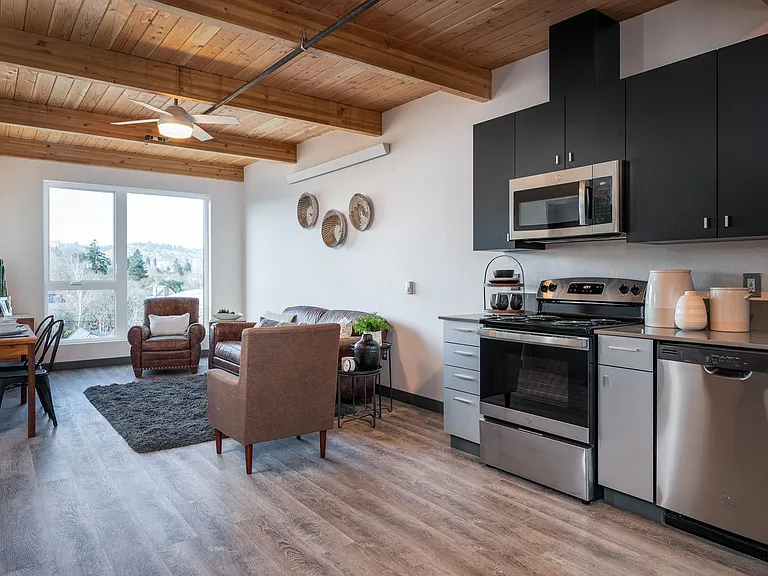 Dean River Apartments — Photo 45