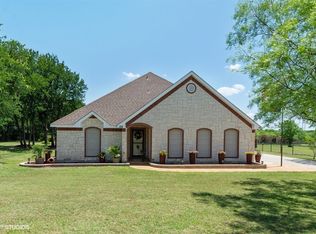 152 Lost Oak Dr, Azle, TX 76020