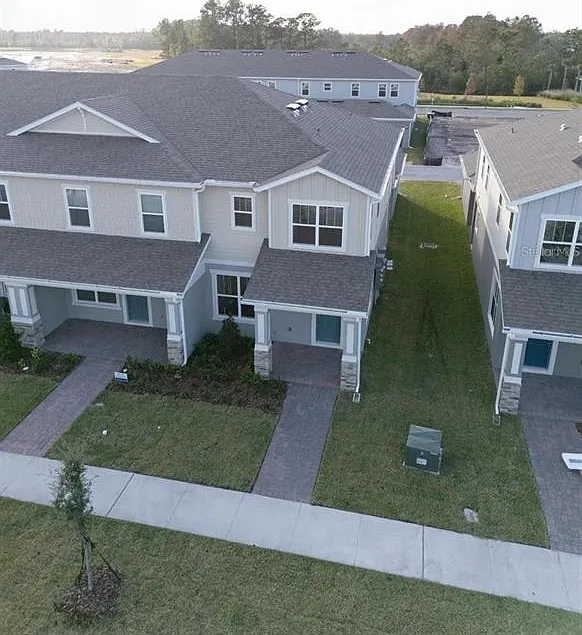 3 bed, 2.5 bath, 1644 sqft, $2,700 — Photo 2