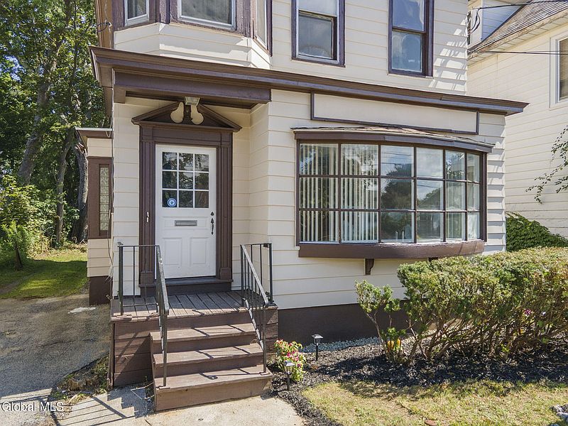 2nd image of 1595 Union Street