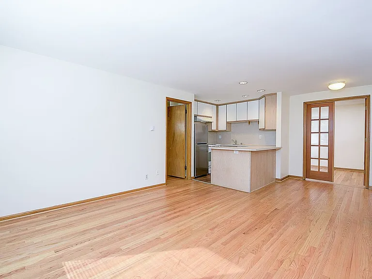 2707 Franklin Ave E — Photo 19