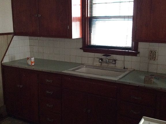 3rd image of 3409 Metropolitan Ave