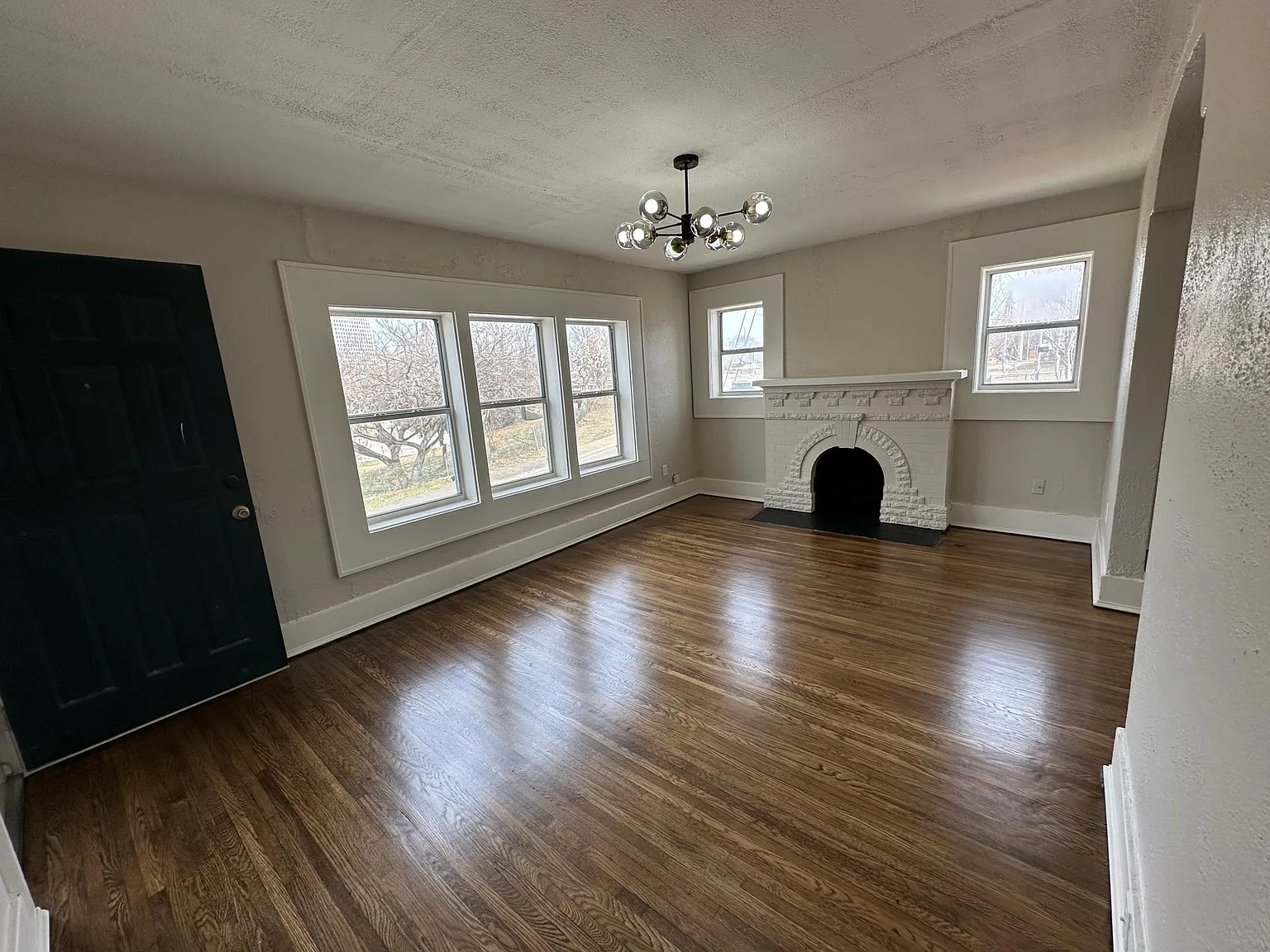 316 W 13th St — Photo 3