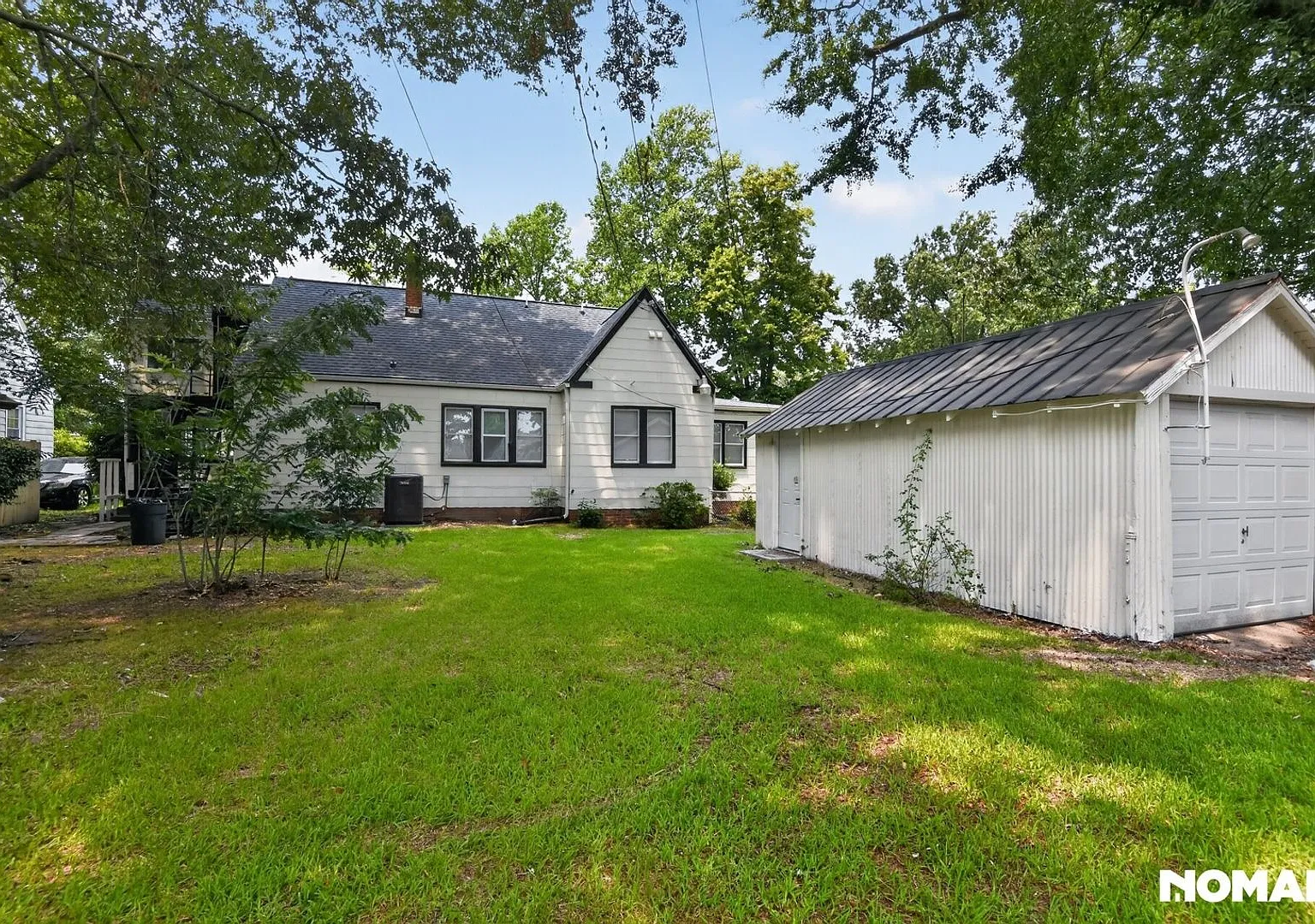 Charming Duplex Top Unit in Hampton — Photo 3