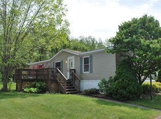 7 Chestnut Ln, Williamson, NY 14589