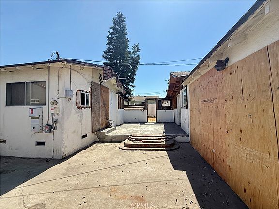 5th image of 1718 W 109th Pl