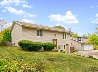 817 S D Ave, Washington, IA 52353