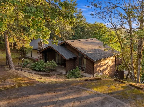 551 Brookside Dr, Eugene, OR 97405