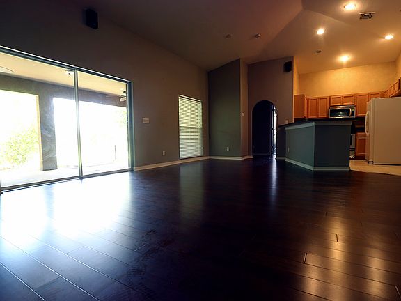 Great room, vaulted ceilings