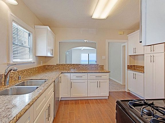 3rd image of 3215 Crest Dr #B